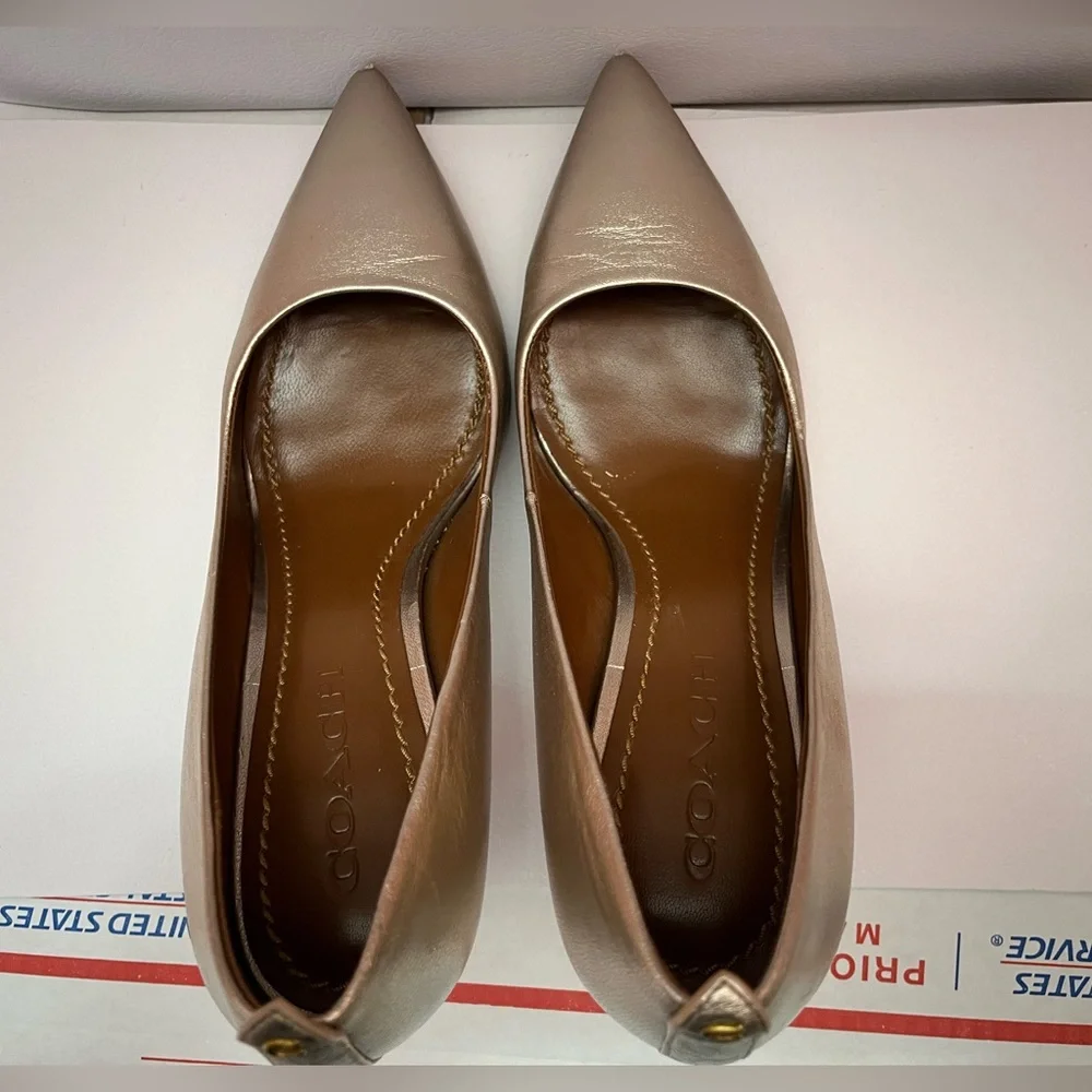 Coach gold pumps - Picture 8 of 11